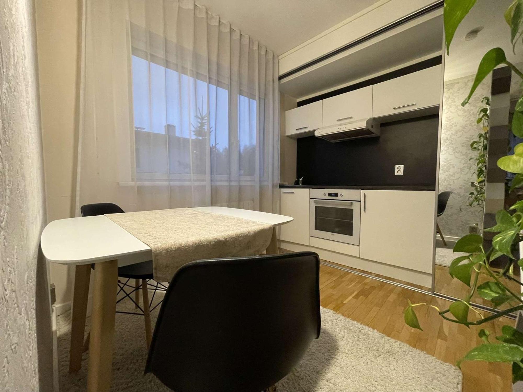 Cofy Rentals - Centrally Located, Quiet District, Air-Conditioning, Free Parking, 24-7 Express Check-In-Out, Close To Sea And Everything You Need For Living! Tallinn Cameră foto